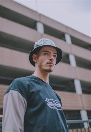 FAUX SNAKESKIN PRINT BUCKET HAT