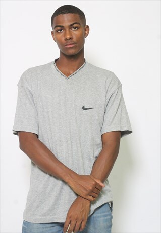 VINTAGE NIKE T-SHIRT