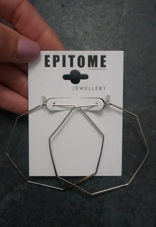 OCTAGON STATEMENT HOOPS IN SILVER.