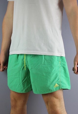 VINTAGE ADIDAS SHORTS IN GREEN WITH POCKETS, LOGO AND DRAWST