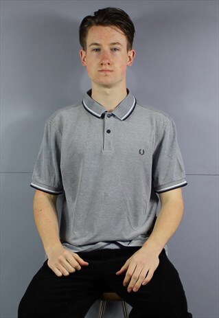 VINTAGE FRED PERRY POLO SHIRT IN GREY WITH EMBROIDERED LOGO.