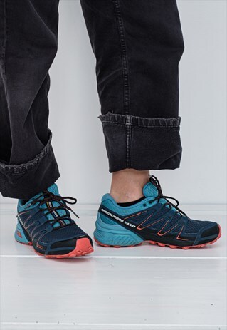 90's Vintage hiking sneakers with red sole in navy blue