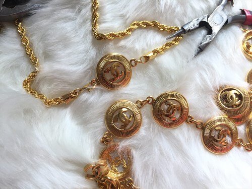 Chanel gold necklace  Les Merveilles De Babellou