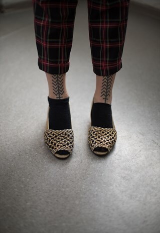VINTAGE 80'S GOLDEN WOVEN MID HEELED SANDALS