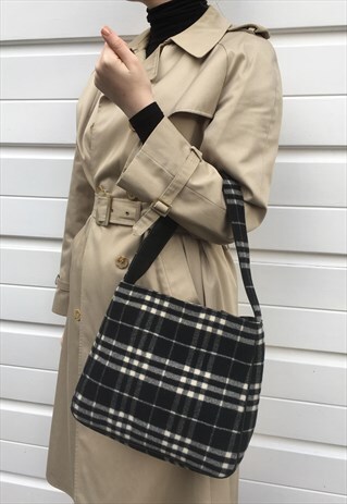 WOMENS VINTAGE 80S BURBERRY HANDBAG IN WOOL BLACK NOVA CHECK