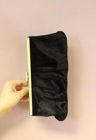 90S VINTAGE BLACK VELVET GOLD METAL DETAIL CLUTCH BAG