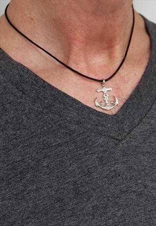 BLACK ANCHOR CORD NECKLACE
