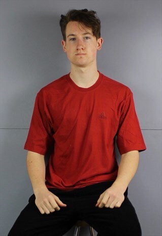 VINTAGE ADIDAS T-SHIRT IN RED WITH EMBROIDERED LOGO. COTTON