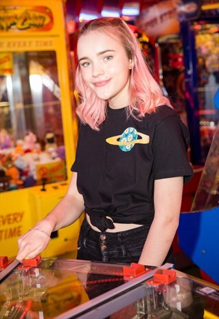 PLANET DAISY POCKET TEE