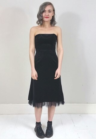 VINTAGE 80'S BLACK VELVET STRAPLESS DRESS W/ LACE HEM