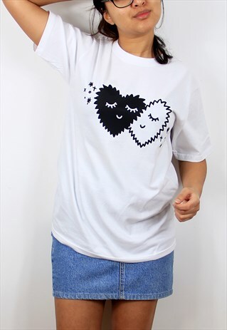 FUZZY HEARTS T SHIRT IN WHITE