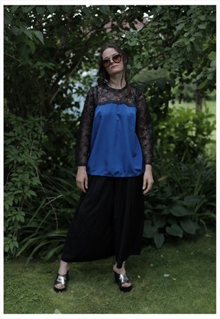 VINTAGE 90'S BLACK/BLUE LACE DETAILS BLOUSE
