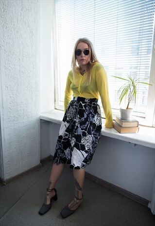 VINTAGE 80'S BLACK/GREY PATTERNED HIGH WAISTED SHORTS