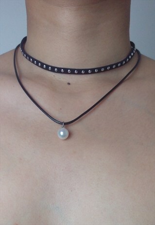 BLACK CHOCKER WITH STUDS AND PEARL NECKLACE