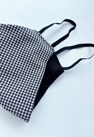 REVERSIBLE MONO DOGTOOTH FACE COVERING