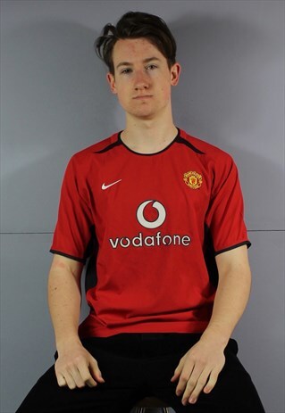 VINTAGE NIKE MANCHESTER UNITED HOME SHIRT IN RED WITH FELT P