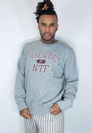 VINTAGE NIKE EMBROIDED SWEATSHIRT