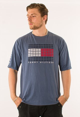VINTAGE 90S TOMMY HILFIGER SPELLOUT FLAG GRID T-SHIRT