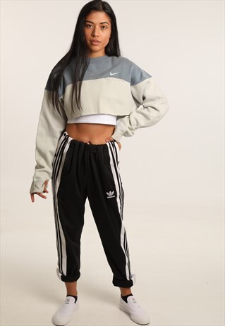 VINTAGE NIKE EMBROIDERED LOGO CROPPED SWEATSHIRT