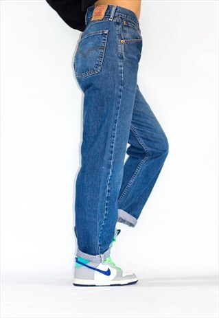 VINTAGE 90'S MID RISE LEVI MOM JEAN'S