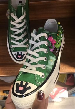 Customized low top trainers Alien applique sneaker in green