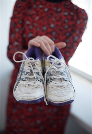 VINTAGE 90'S WHITE/PURPLE TRAINERS