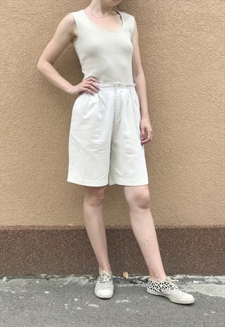 VINTAGE CREAM LINEN SHORTS