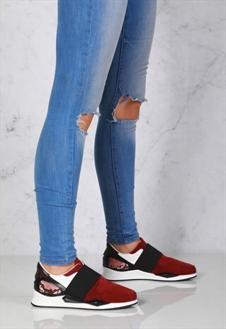 STRETCH BAND DETAIL TRAINER IN RED