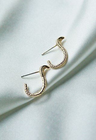 HAVU - 18K GOLD SNAKE HUG EARRINGS
