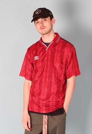 UMBRO RED FOOTBALL SHORT SLEEVED T-SHIRT