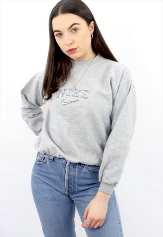 90'S RETRO GREY EMBROIDERED SPELL-OUT SWEATSHIRT