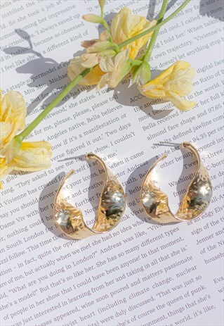 GOLD TWISTED HOOP EARRINGS