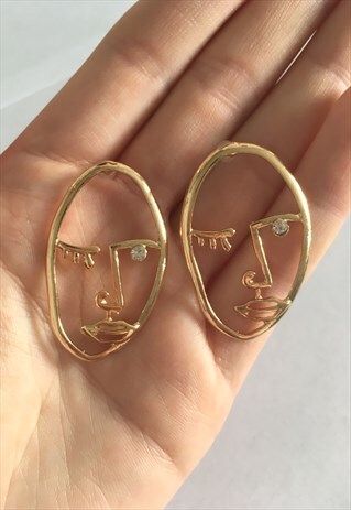 WOMENS ABSTRACT FACE EARRINGS DANGLY EARRINGS IN GOLD TONE