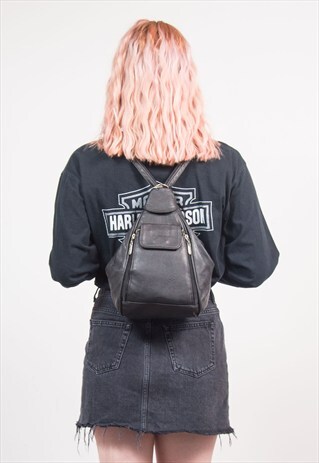 90'S VINTAGE BLACK MINI LEATHER BACKPACK