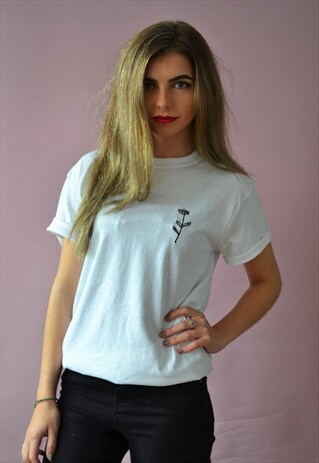 EMBROIDERED DAISY WHITE T-SHIRT