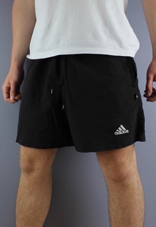 VINTAGE ADIDAS SHORTS IN BLACK WITH POCKETS AND EMBROIDERED