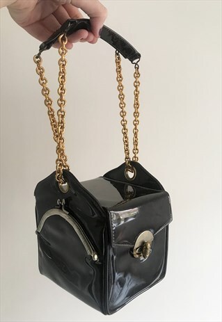 VINTAGE UNIQUE 1950S BROWN PATENT SQUARE BOX BAG GOLD CHAIN