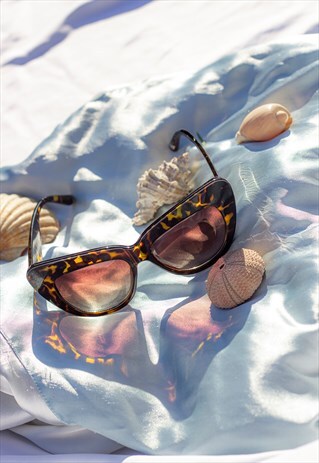 TORTOISE SHELL EXAGGERATED CHUNKY CAT EYE SUNGLASSES