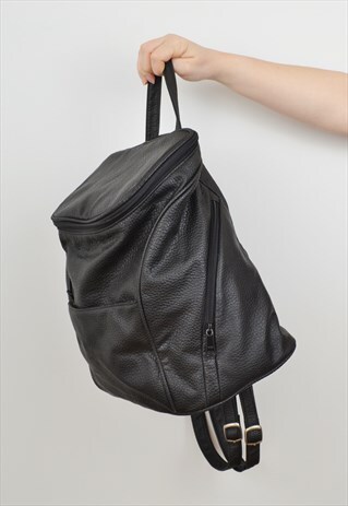 ZIP UP STRAP BACKPACK