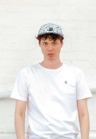 STREETWEAR 5 PANEL CAP WITH EMBROIDERED BRAND TAB