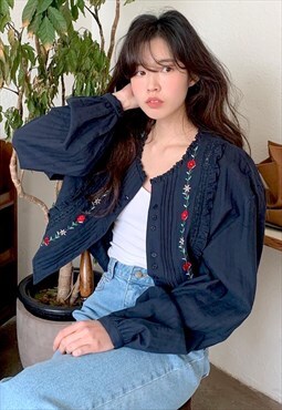 Vintage-inspired Floral Embroidery Blouse