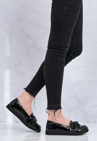 SLIP ON TWIST DETAIL LOAFER IN BLACK PATENT