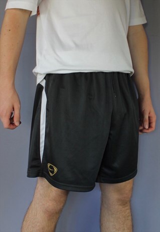 VINTAGE NIKE SHORTS IN GREY WITH PRINTED LOGO AND DRAWSTRING