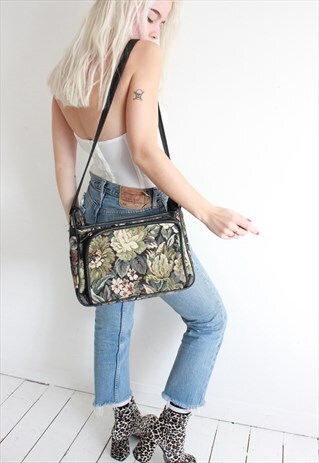 VINTAGE 90S FLORAL TAPESTRY HANDBAG