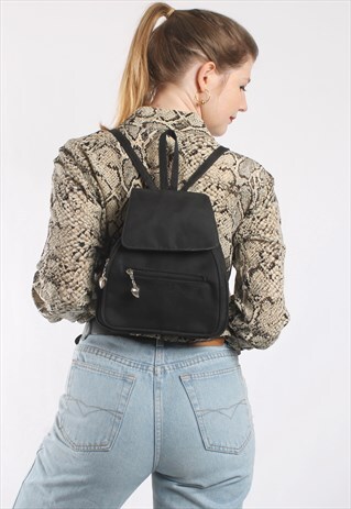 VINTAGE 90S SMALL BACKPACK IN BLACK CANVAS WITH HEART ZIP