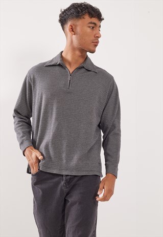 VINTAGE HUGO BOSS 1/4 ZIP SWEATSHIRT