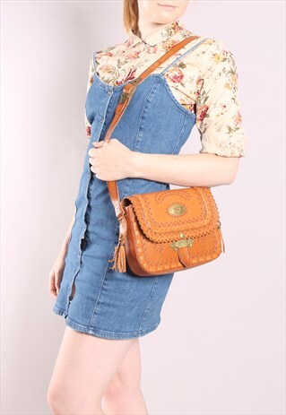 VINTAGE 70S TAN TOOLED LEATHER TASSEL SATCHEL BAG