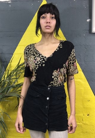 BLACK V-NECK TOP