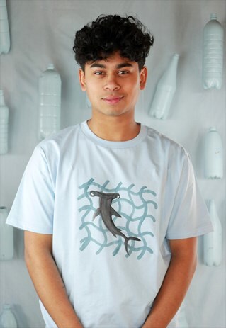 ORGANIC T-SHIRT IN LIGHT BLUE WITH HAMMERHEAD SHARK
