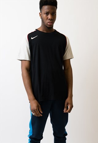 VINTAGE NIKE T-SHIRT